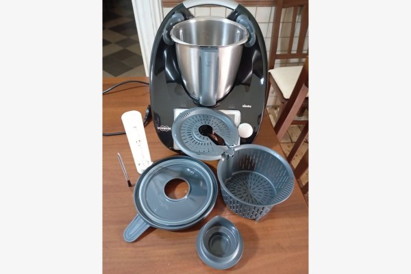 Vente Thermomix tm6 noir.