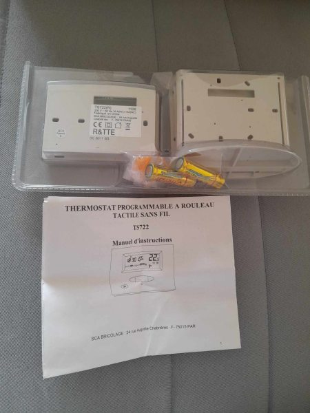 Thermostat programmable à rouleau tactile sans fil