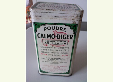 Bo&icirc;te ancienne en m&eacute;tal