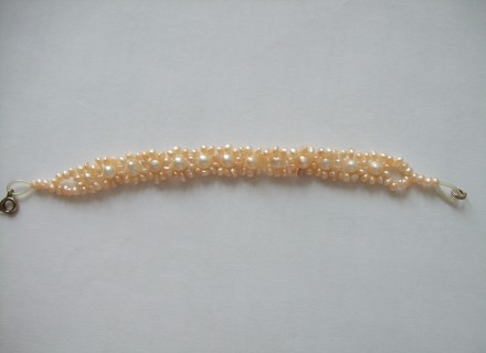 Joli bracelet perles nacrées beige rose