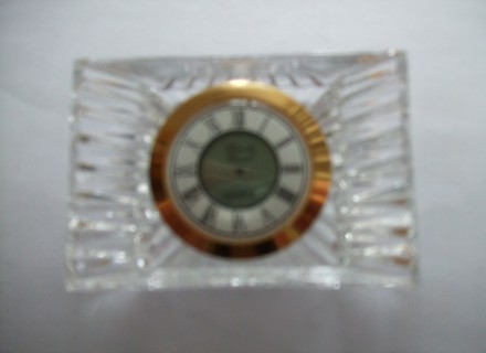 Elégante petite pendule horloge cercle doré verre