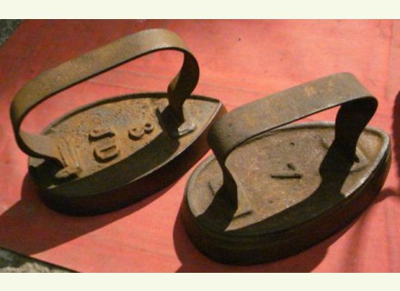 Fers &agrave; repasser anciens