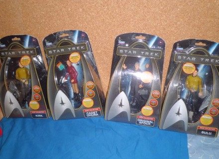 4 figurines star trek