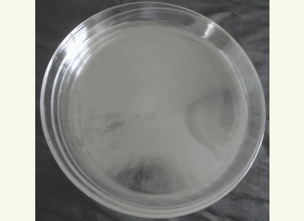 3 plats &agrave; tarte en verre.