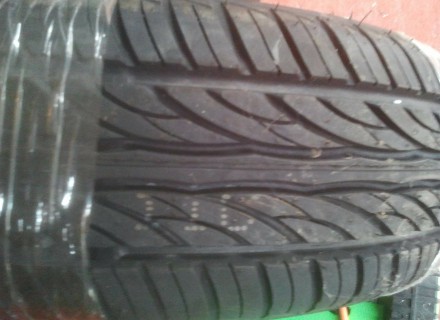 Pneu neuf jamais utilis&eacute;