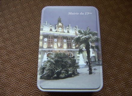 Bo&icirc;te en m&eacute;tal vide