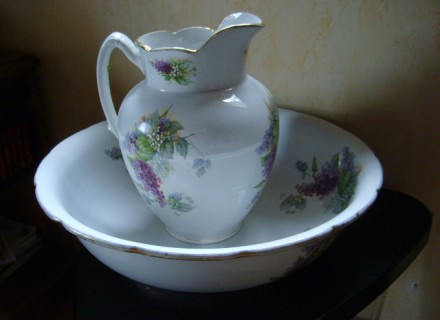 Broc et cuvette anciens