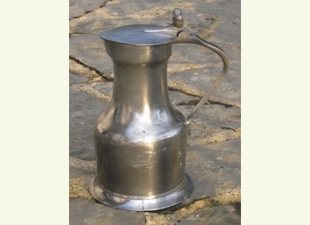 Pichet en &eacute;tain