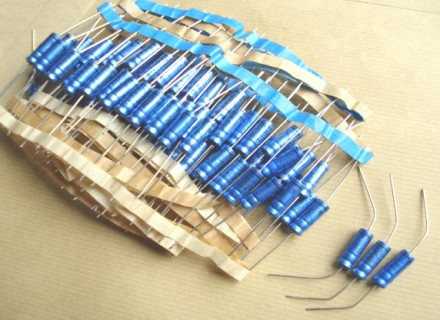 Condensateurs 1&micro; 100v