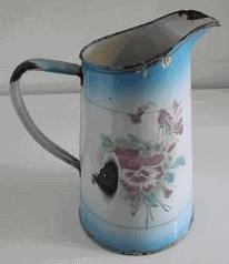 Pichet en fer émaillé