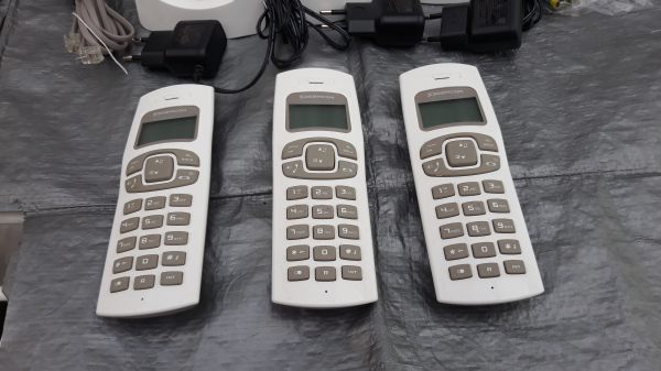 Annonce Trois t&eacute;l&eacute;phones