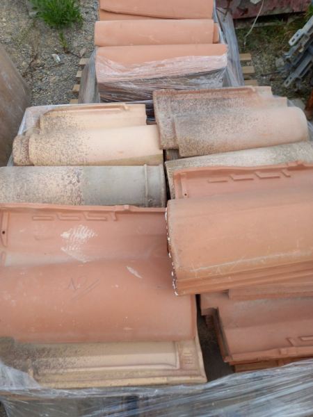 Tuiles romanes et canal neuves