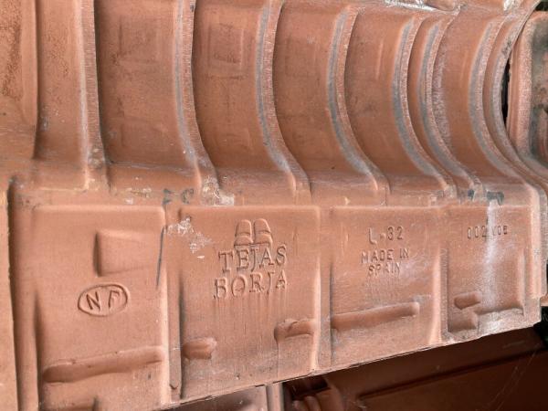 Tuiles teras borja stri&eacute;es neuves