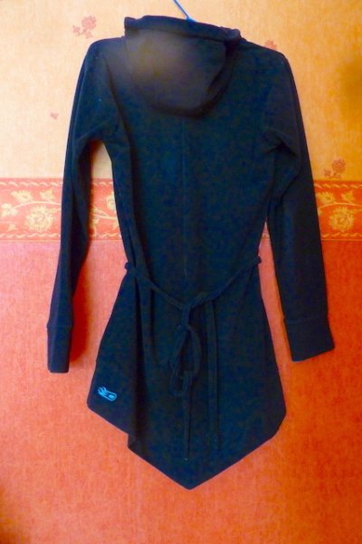Vente Tunique noire, chaude, capuche, coupe originale