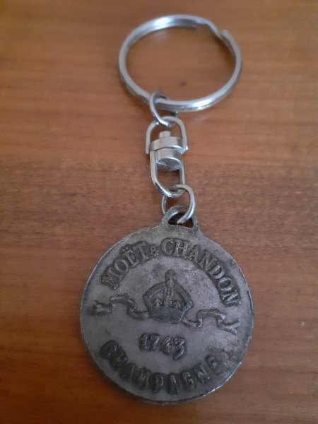 Un porte clef clefs champagne mo&euml;t et chandon