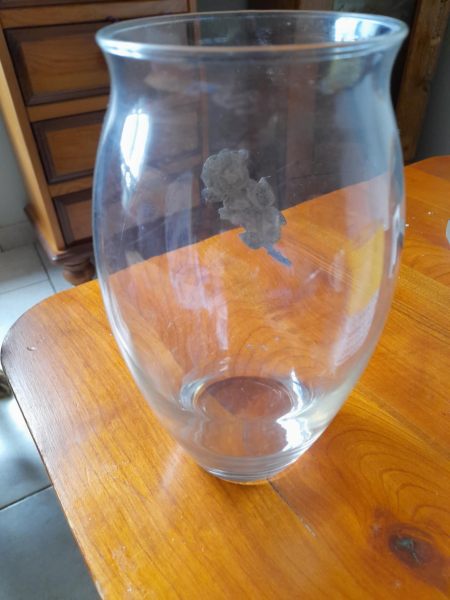 Annonce Vase en verre - d&eacute;coration florale - rose en etain