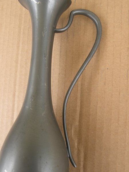 Vente Vase soliflore en &eacute;tain avec anse ou aigui&egrave;re