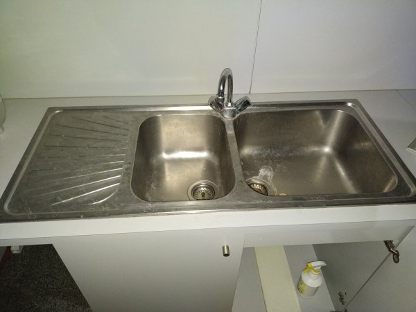 Annonce Vasques, &eacute;viers, miroirs, wc et urinoirs