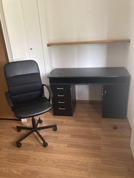 Vend bureau + fauteuil