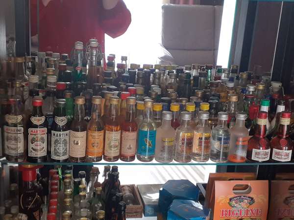 Vend collection mignonettes alcool pas cher