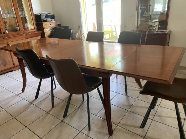 Vend table extensible et 8 chaises