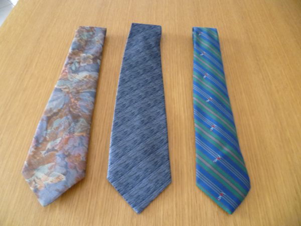 Vends 3 cravates neuves
