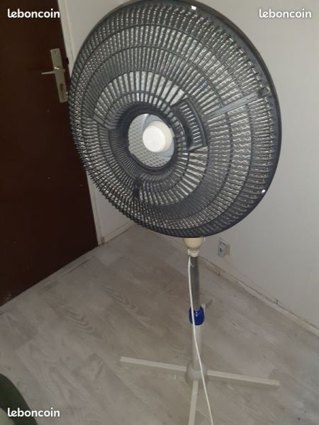 Ventilateur sur pied