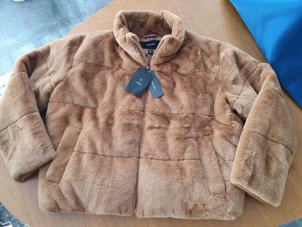 Veste en fausse fourrure, neuve. vero moda. xl