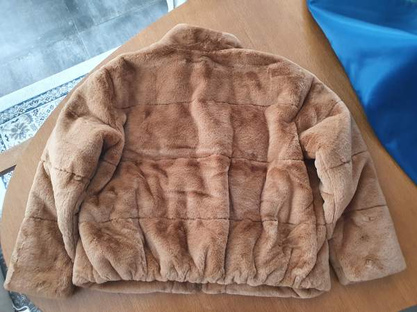 Annonce Veste en fausse fourrure, neuve. vero moda. xl