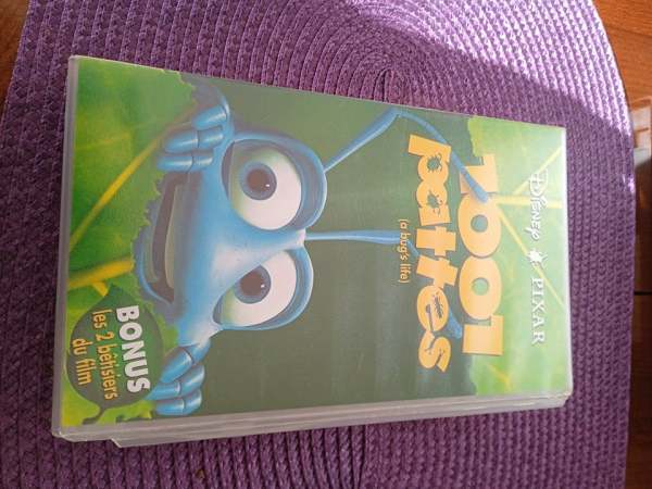 Vhs "1001 pattes"