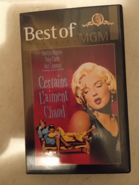 Vhs "certain l'aime chaud"