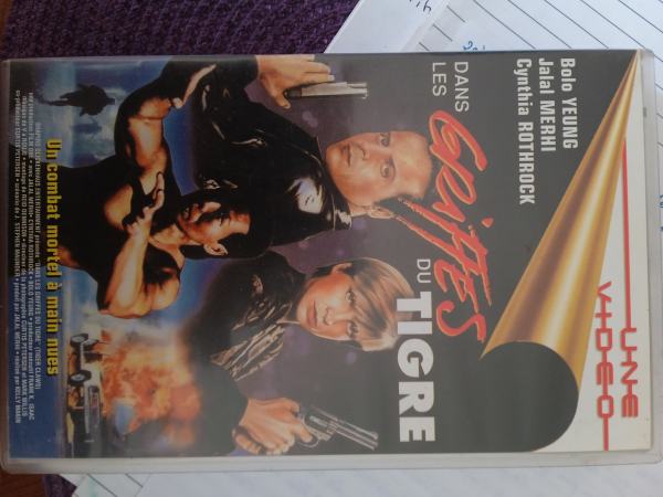 Vhs "dans les griffes du tigre"