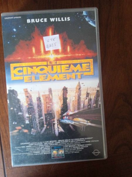 Vhs " le cinquiéme elément "