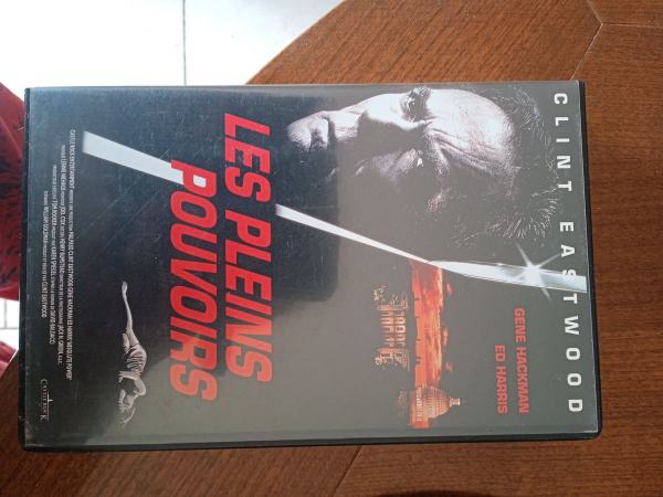 Vhs "les pleins pouvoirs"