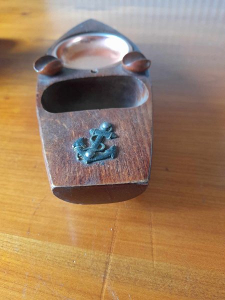 Annonce Vide poche/ repose pipe / cendrier forme barque