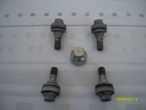 Vis antivol de roue peugeot