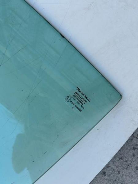 Vente Vitre de porte gauche pour maserati 3200 gt